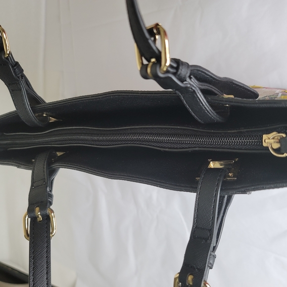 Calvin Klein floral prints tote bag. - Picture 12 of 12